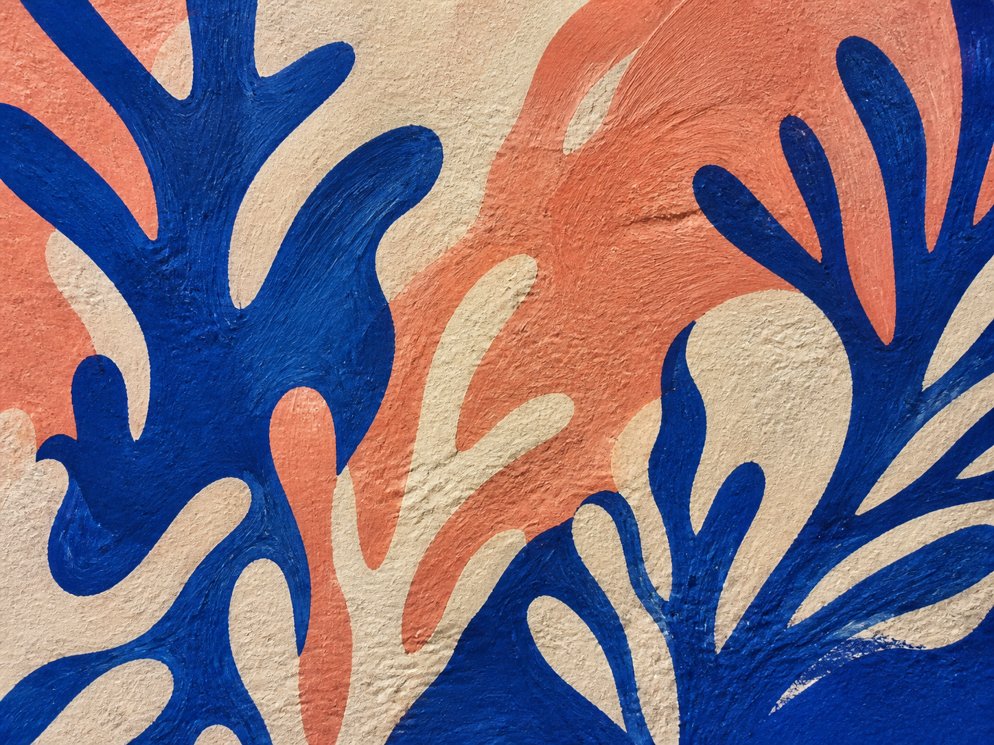 Texture peinte cobalt et corail